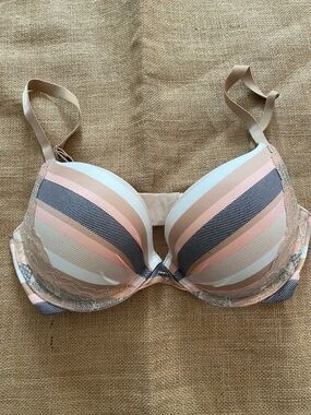 Fabulous by Victoria’s Secret Plunge Underwire Padded Bra 34D
